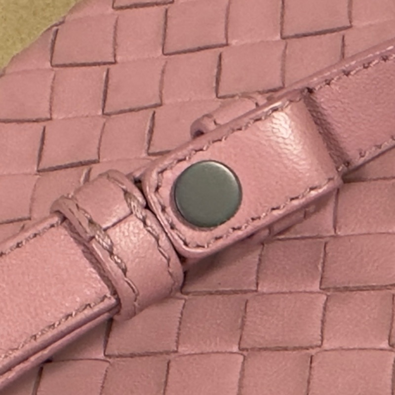 Bottega Veneta 丁香紫 Intrecciato 編織納帕皮革斜背包（二手）-18