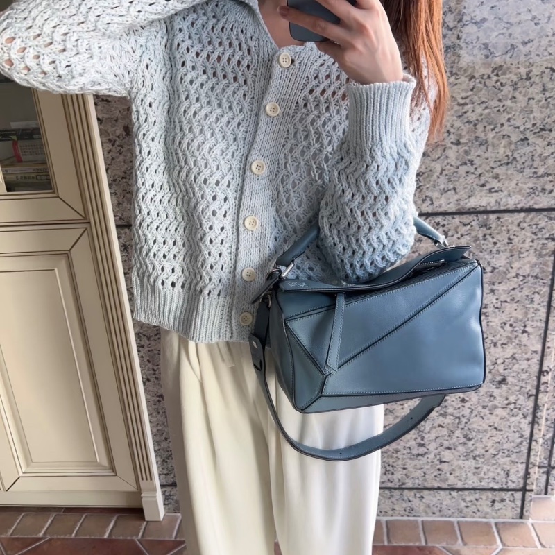 LOEWE puzzle藍色銀扣中號手提斜背包28*18*12 98新配件塵袋-0