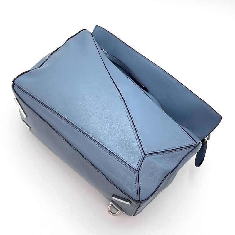 LOEWE puzzle藍色銀扣中號手提斜背包28*18*12 98新配件塵袋-3