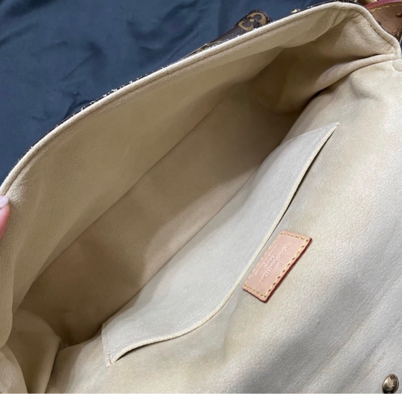 LV 肩背包～ 9成新，高雅好看-21