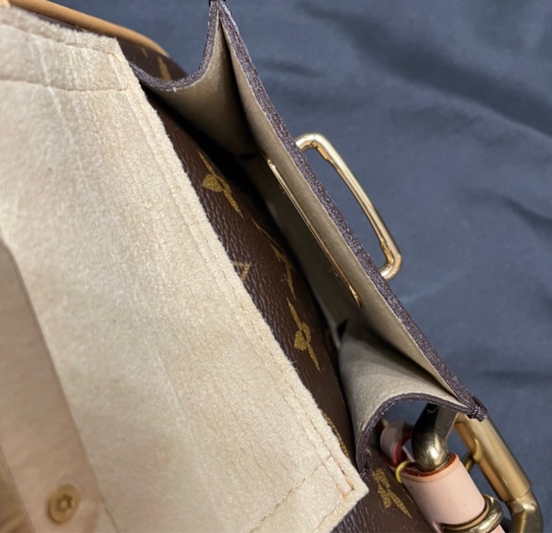 LV 肩背包～ 9成新，高雅好看-22