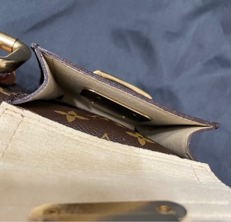 LV 肩背包～ 9成新，高雅好看-23