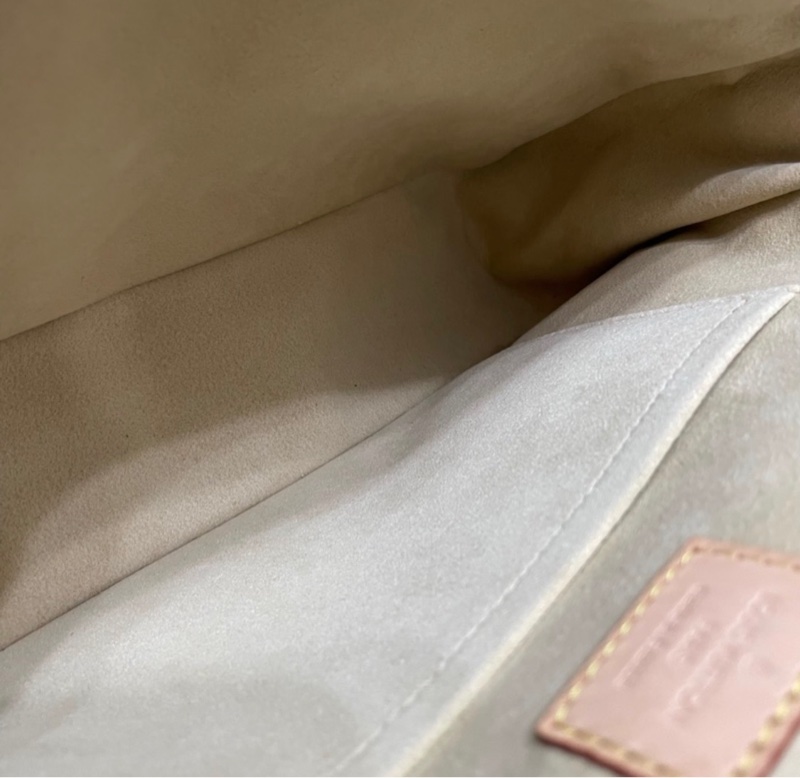 LV 肩背包～ 9成新，高雅好看-24