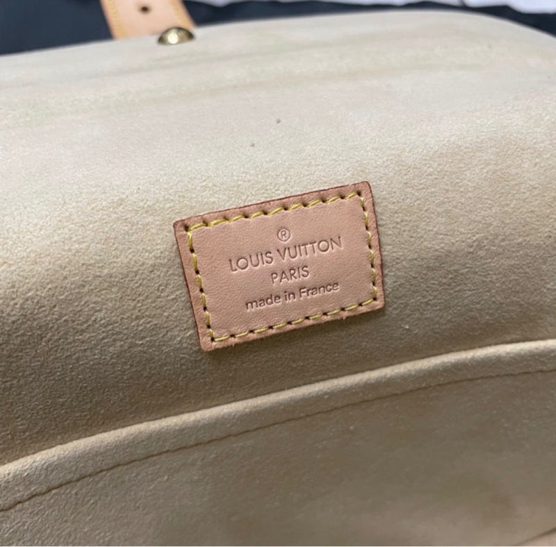 LV 肩背包～ 9成新，高雅好看-26