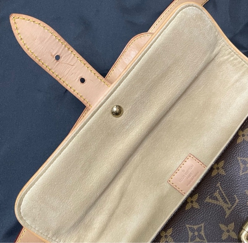 LV 肩背包～ 9成新，高雅好看-28