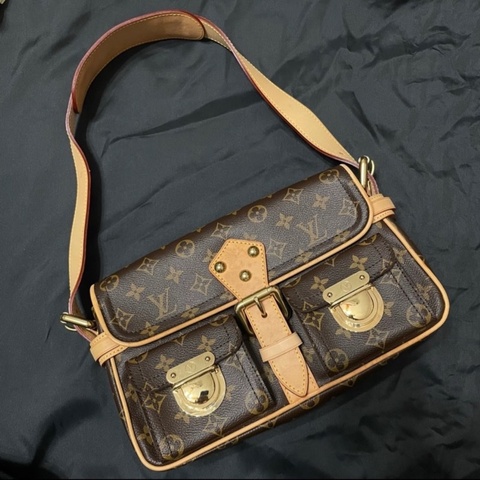 LV 肩背包～ 9成新，高雅好看