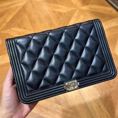 CHANEL BOY WOC 19