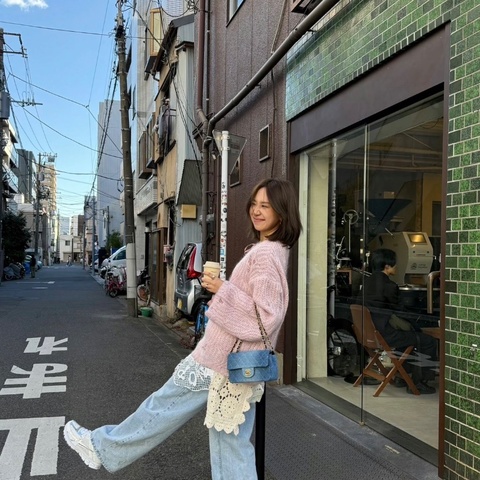 Chanel 季節限量   牛仔CF 中號26*15*6  99新配件塵袋保卡購證