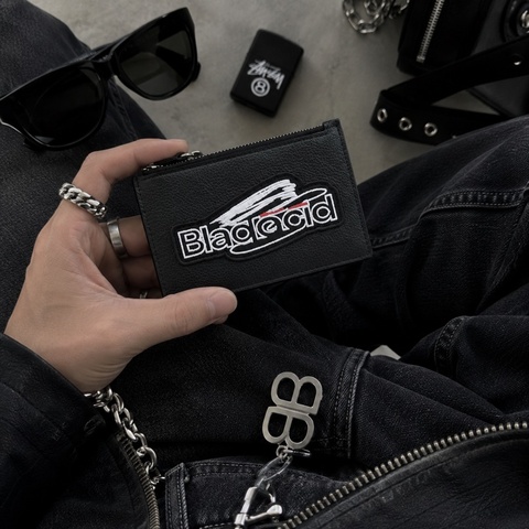 914intheair精品代購『全新』balenciaga巴黎世家 街頭塗鴉 壓印拼貼 Y2K  一字黑色卡包零錢包