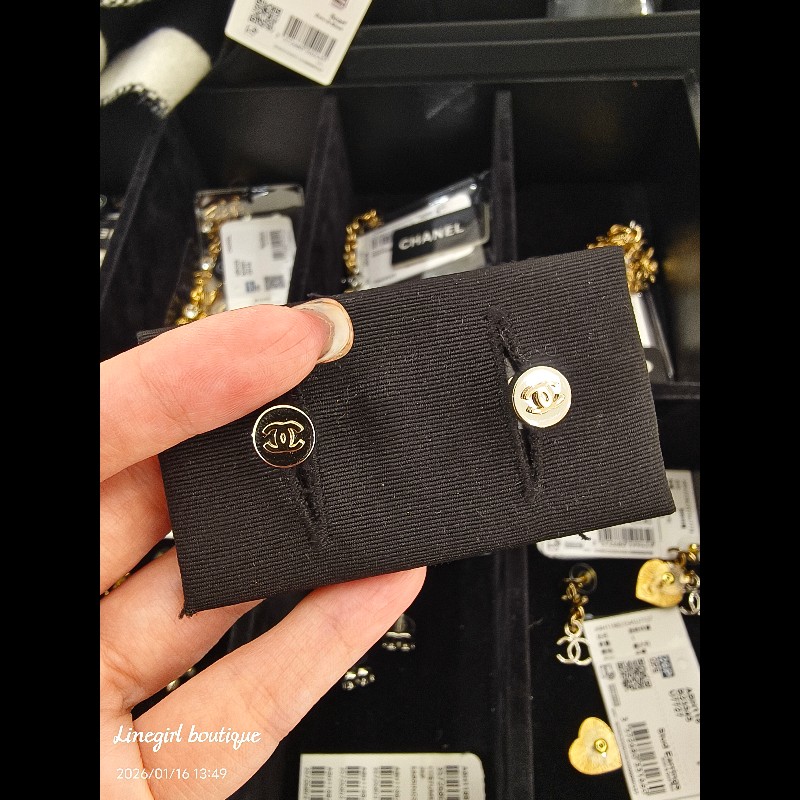 Chanel 26P 雙色耳環 （logo是淡金）-1