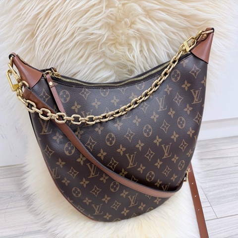 （LV) ❤️降價好物 ❤️誠心可談大灣月包 95新 容量很大還送個小包❤️