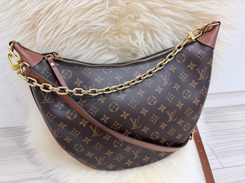 （LV) ❤️降價好物 ❤️誠心可談大灣月包 95新 容量很大還送個小包❤️-0