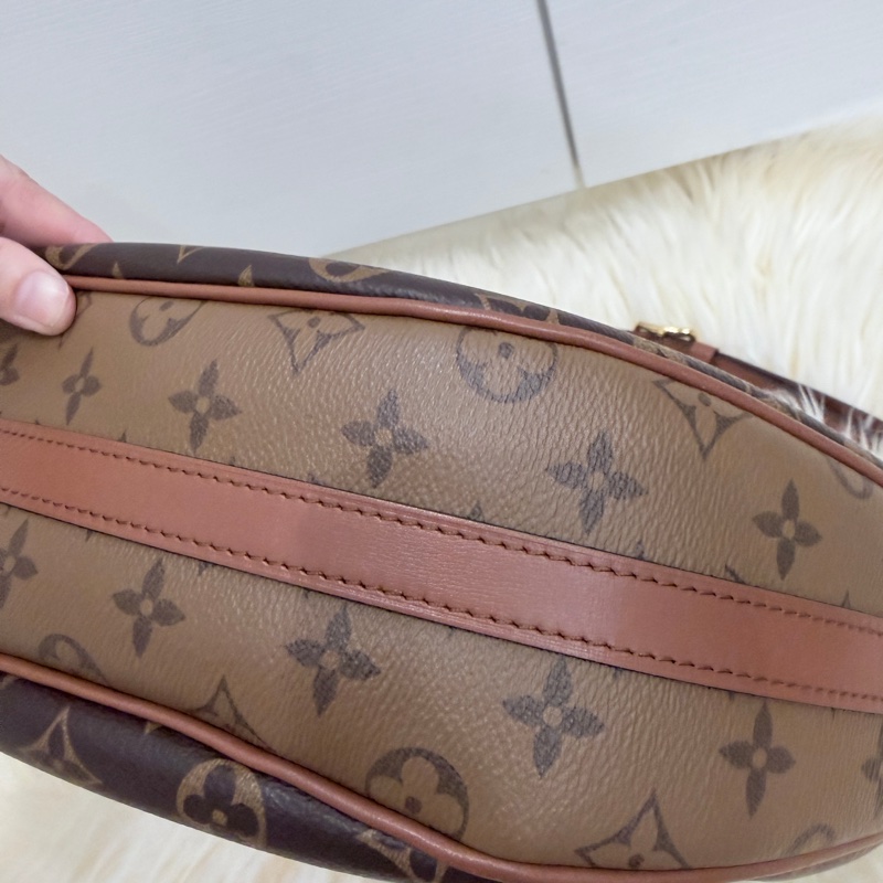 （LV) ❤️降價好物 ❤️誠心可談大灣月包 95新 容量很大還送個小包❤️-4