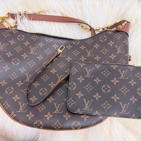 （LV) ❤️降價好物 ❤️誠心可談大灣月包 95新 容量很大還送個小包❤️-7