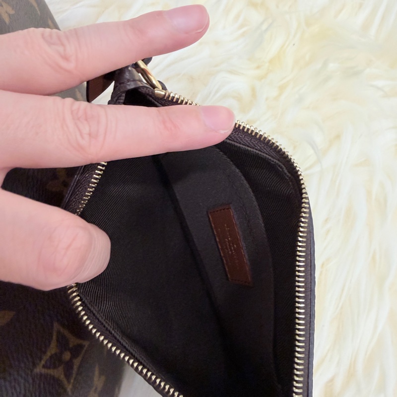 （LV) ❤️降價好物 ❤️誠心可談大灣月包 95新 容量很大還送個小包❤️-10