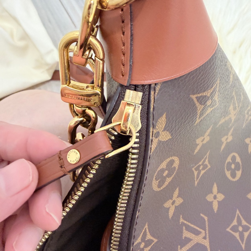 （LV) ❤️降價好物 ❤️誠心可談大灣月包 95新 容量很大還送個小包❤️-20