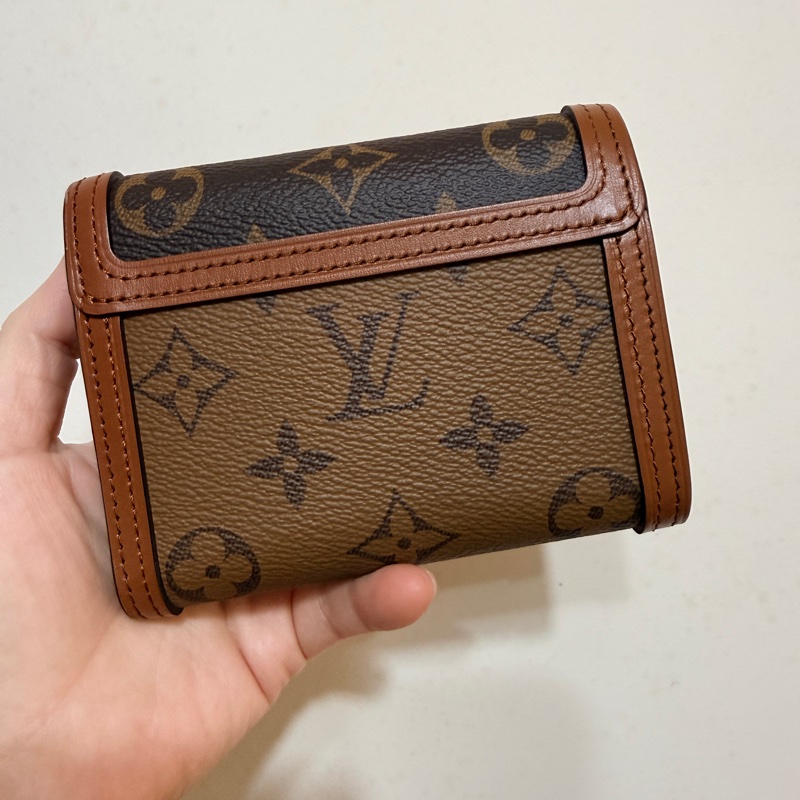 LV 達芙妮 三折短夾 專櫃價36500-6