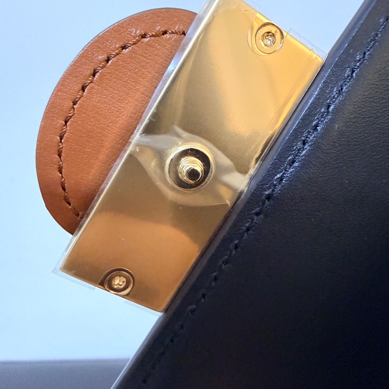 LV 達芙妮 三折短夾 專櫃價36500-14