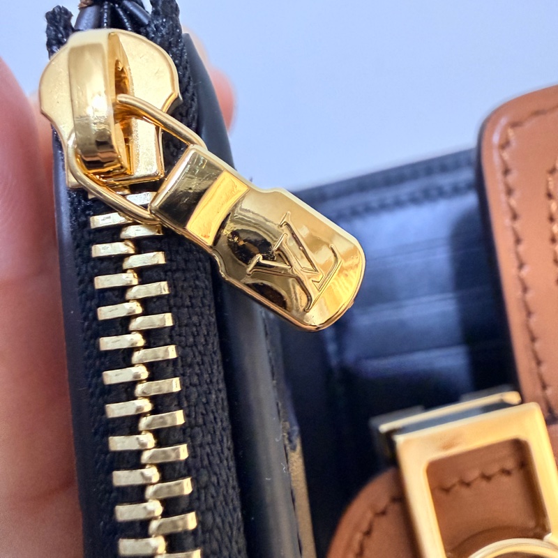 LV 達芙妮 三折短夾 專櫃價36500-15