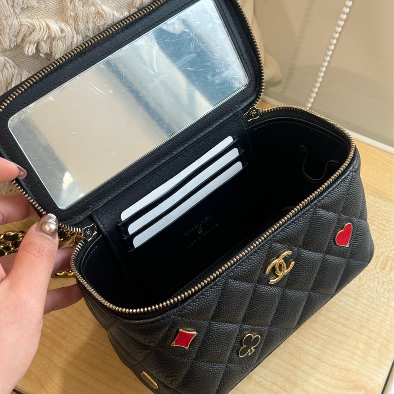 CHANEL 23c 撲克愛心長盒子-13