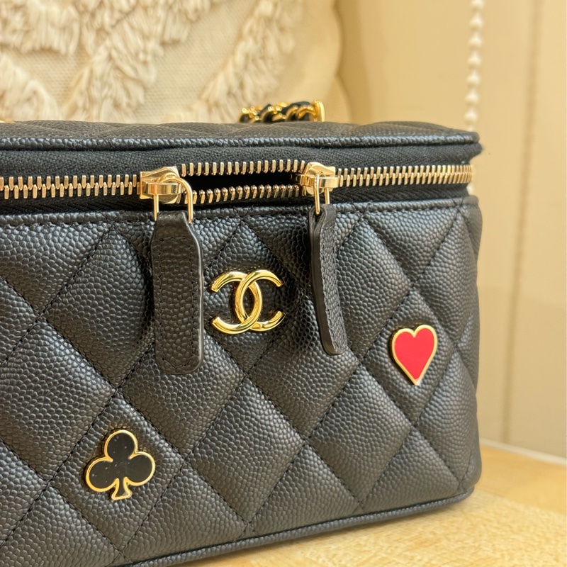 CHANEL 23c 撲克愛心長盒子-17
