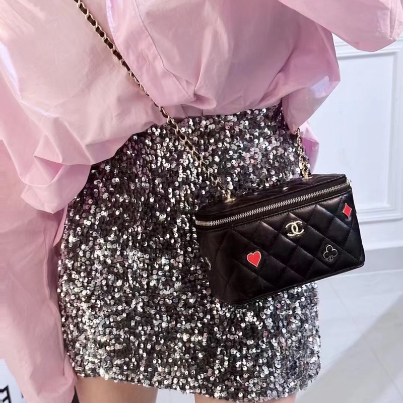 CHANEL 23c 撲克愛心長盒子-19