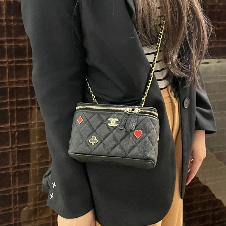 CHANEL 23c 撲克愛心長盒子-21