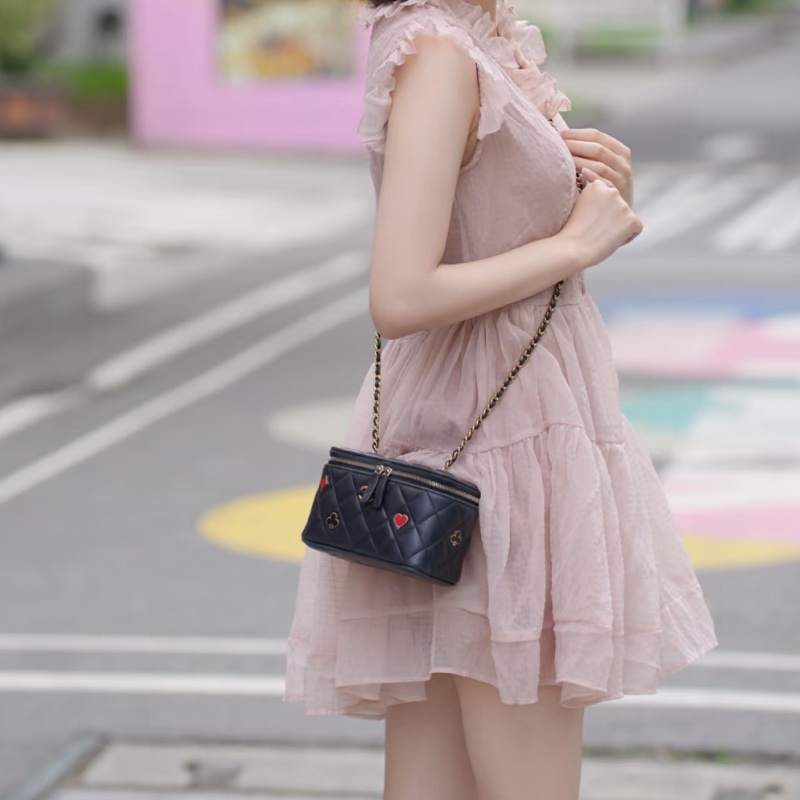 CHANEL 23c 撲克愛心長盒子-23