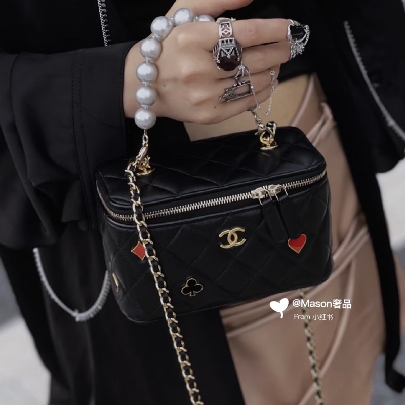 CHANEL 23c 撲克愛心長盒子-24
