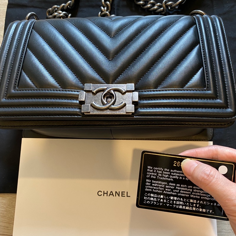 Chanel Boy25 黑色復古銀鍊山形紋 光滑牛皮-0