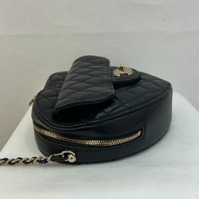 CHANEL黑金羊皮愛心包-2