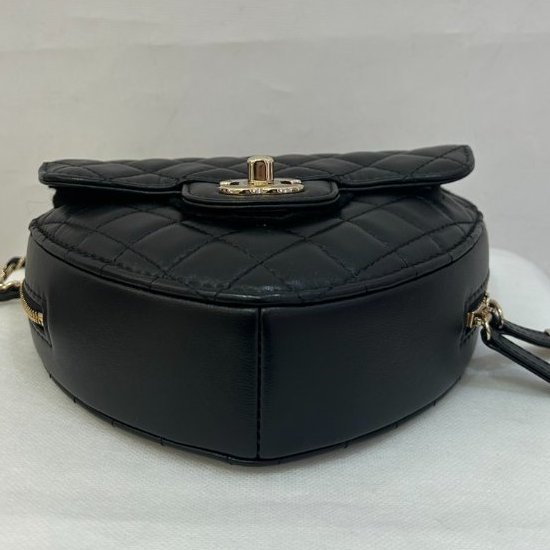 CHANEL黑金羊皮愛心包-5