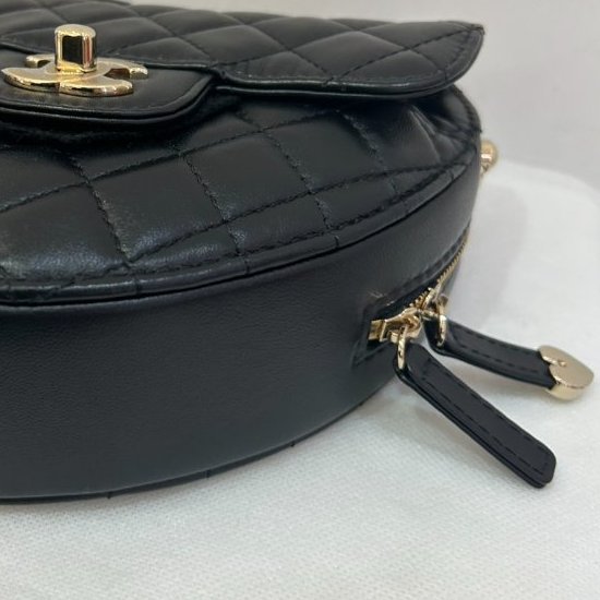 CHANEL黑金羊皮愛心包-6