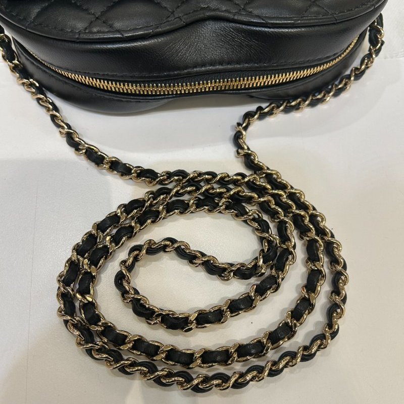 CHANEL黑金羊皮愛心包-9