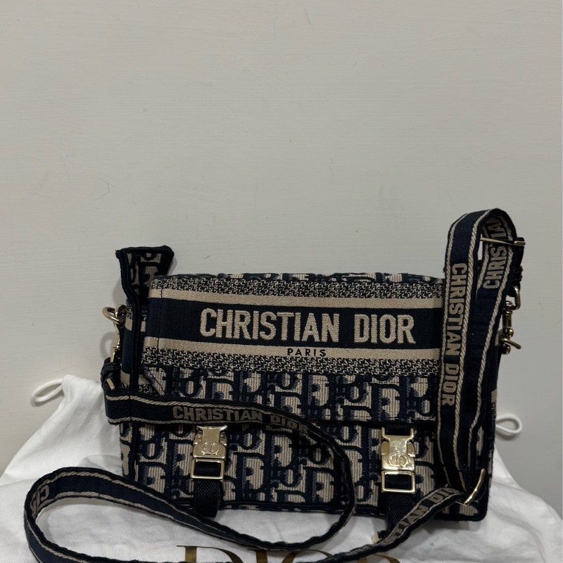 Dior經典老花郵差包-1