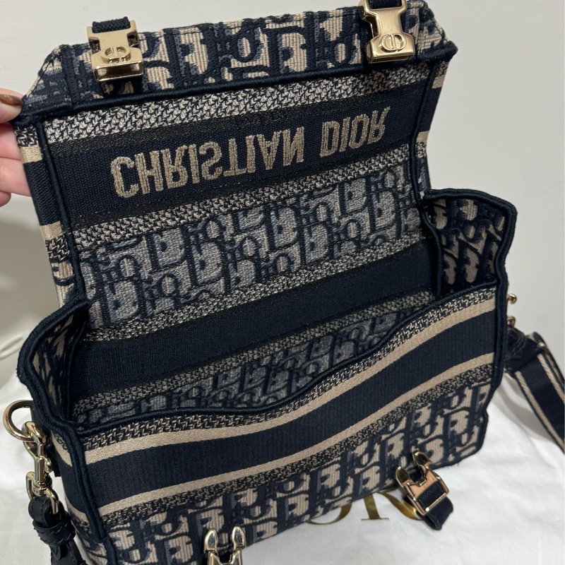 Dior經典老花郵差包-11