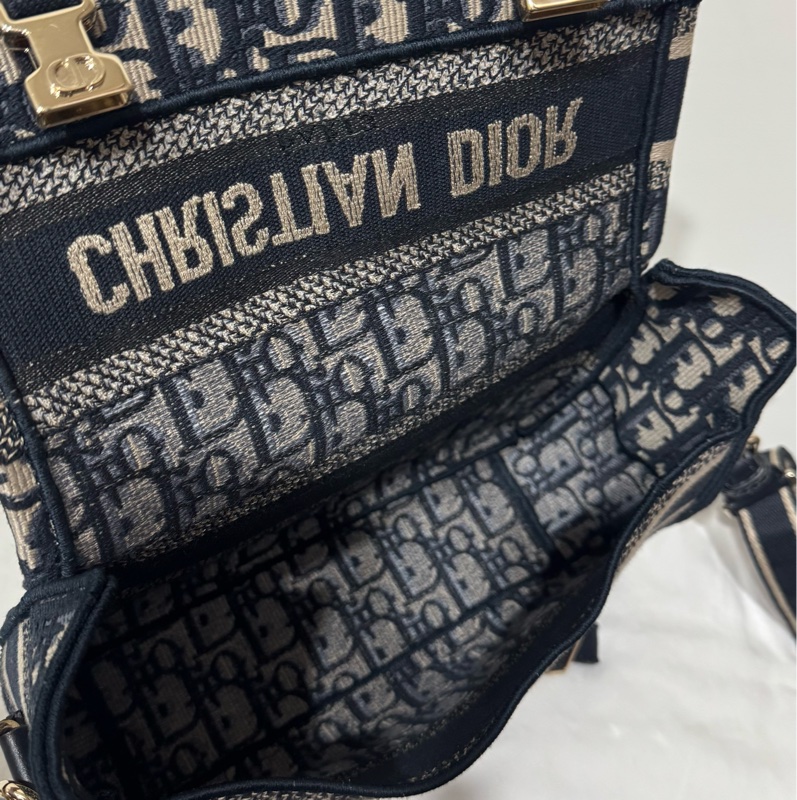 Dior經典老花郵差包-12
