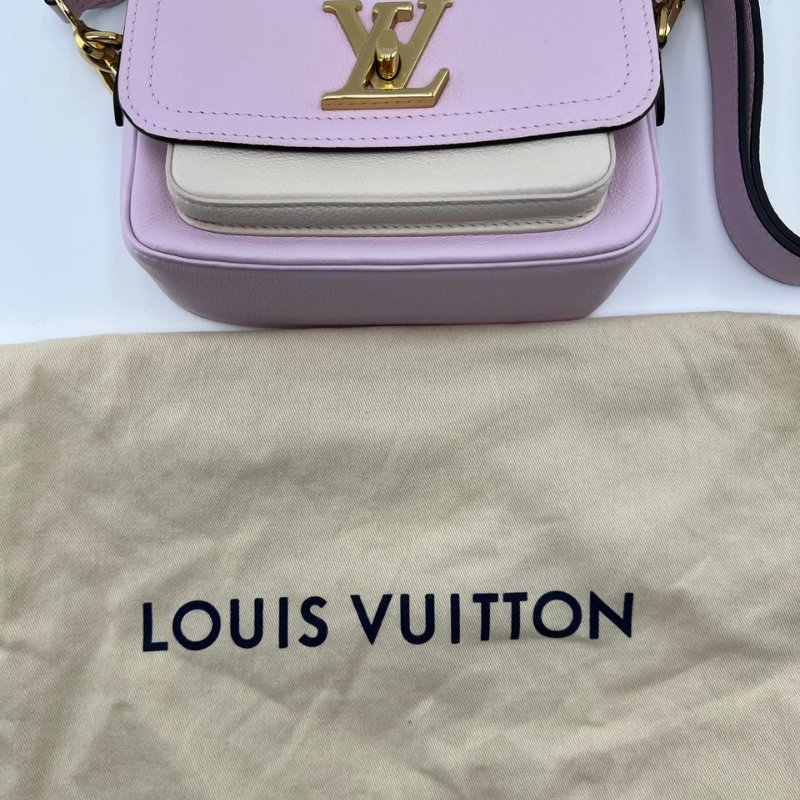 路易威登 Lockme Tender 粉紫色粒面牛皮斜背包-0