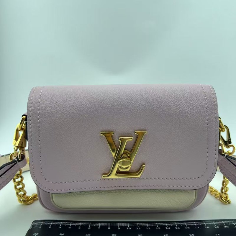 路易威登 Lockme Tender 粉紫色粒面牛皮斜背包-6