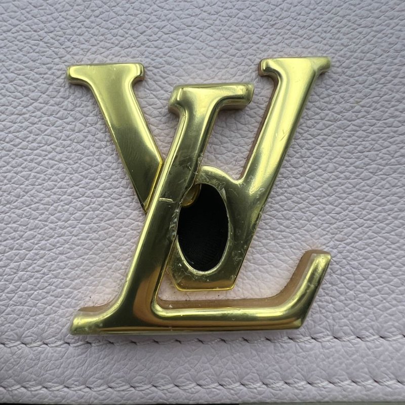 路易威登 Lockme Tender 粉紫色粒面牛皮斜背包-18