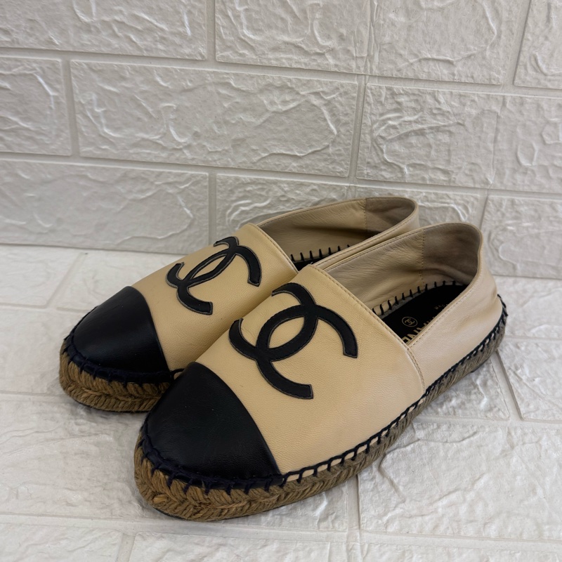 Chanel奶茶皮革黑雙C娃娃鞋 37號-0