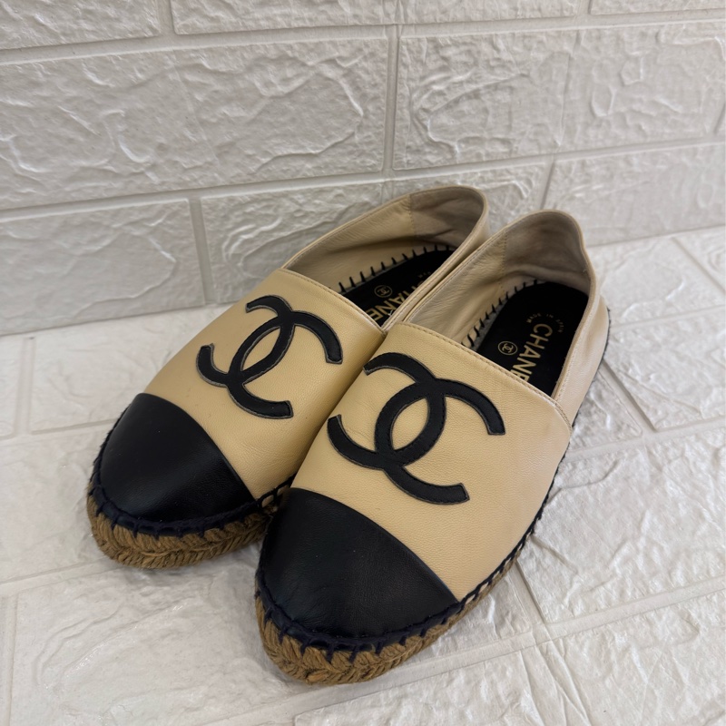 Chanel奶茶皮革黑雙C娃娃鞋 37號-1