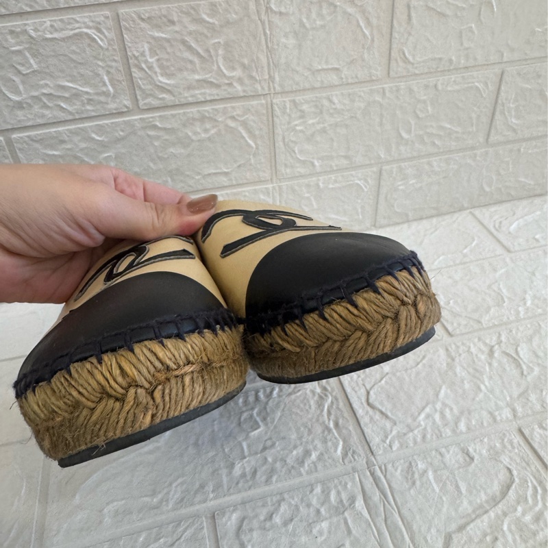 Chanel奶茶皮革黑雙C娃娃鞋 37號-4