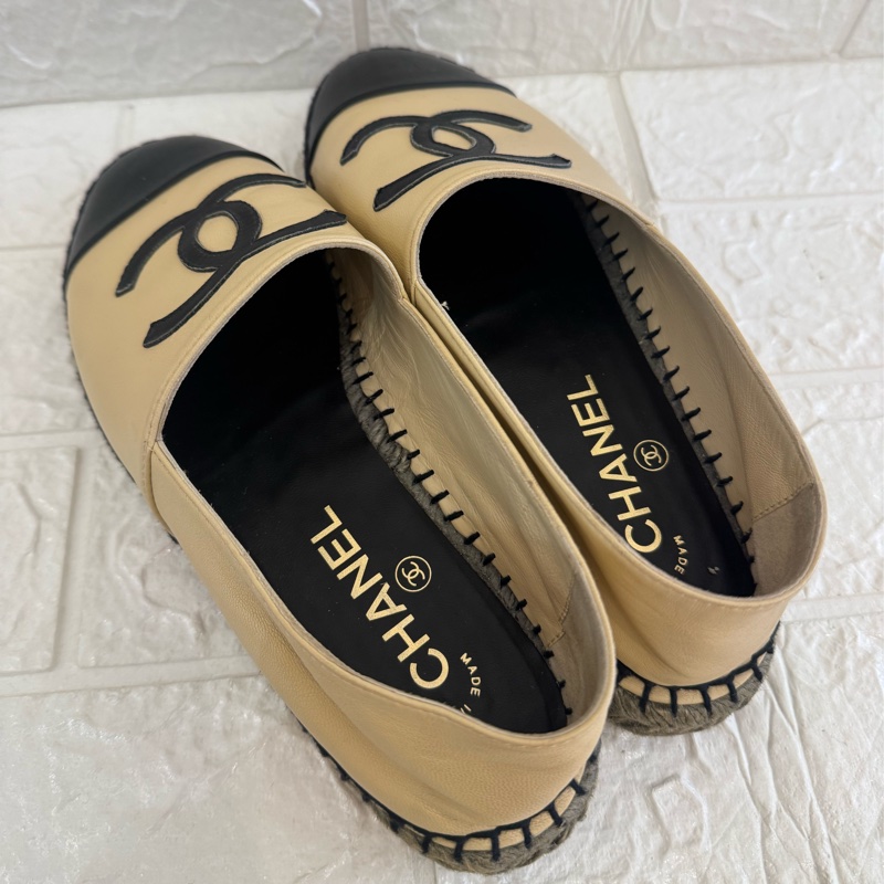 Chanel奶茶皮革黑雙C娃娃鞋 37號-6