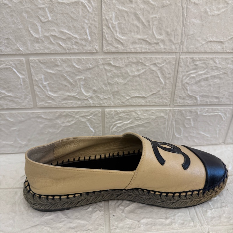 Chanel奶茶皮革黑雙C娃娃鞋 37號-7