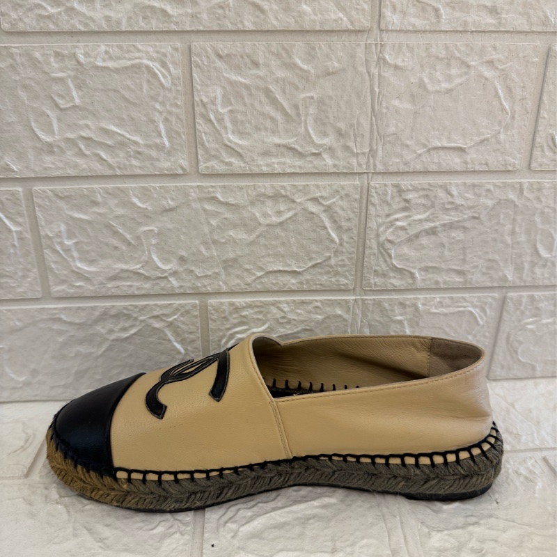 Chanel奶茶皮革黑雙C娃娃鞋 37號-8