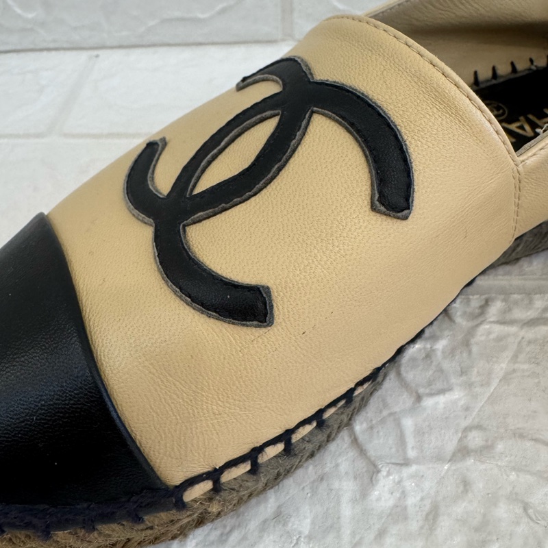 Chanel奶茶皮革黑雙C娃娃鞋 37號-11