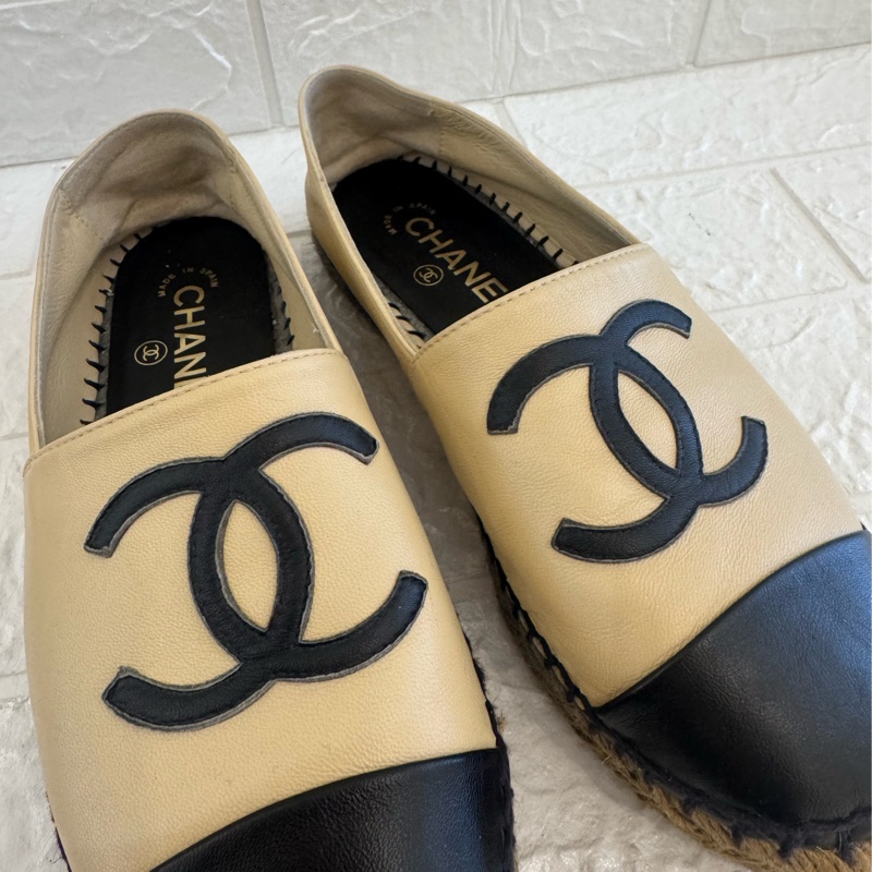 Chanel奶茶皮革黑雙C娃娃鞋 37號-12