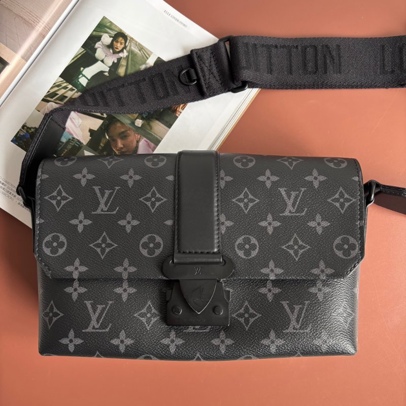 ::LOUIS VUITTON:: LV M46794 S-Cape 郵差包經典黑花紋掀蓋磁吸釦斜背包-0
