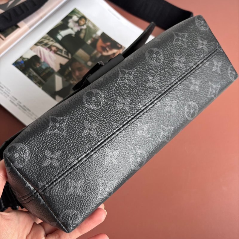 ::LOUIS VUITTON:: LV M46794 S-Cape 郵差包經典黑花紋掀蓋磁吸釦斜背包-1